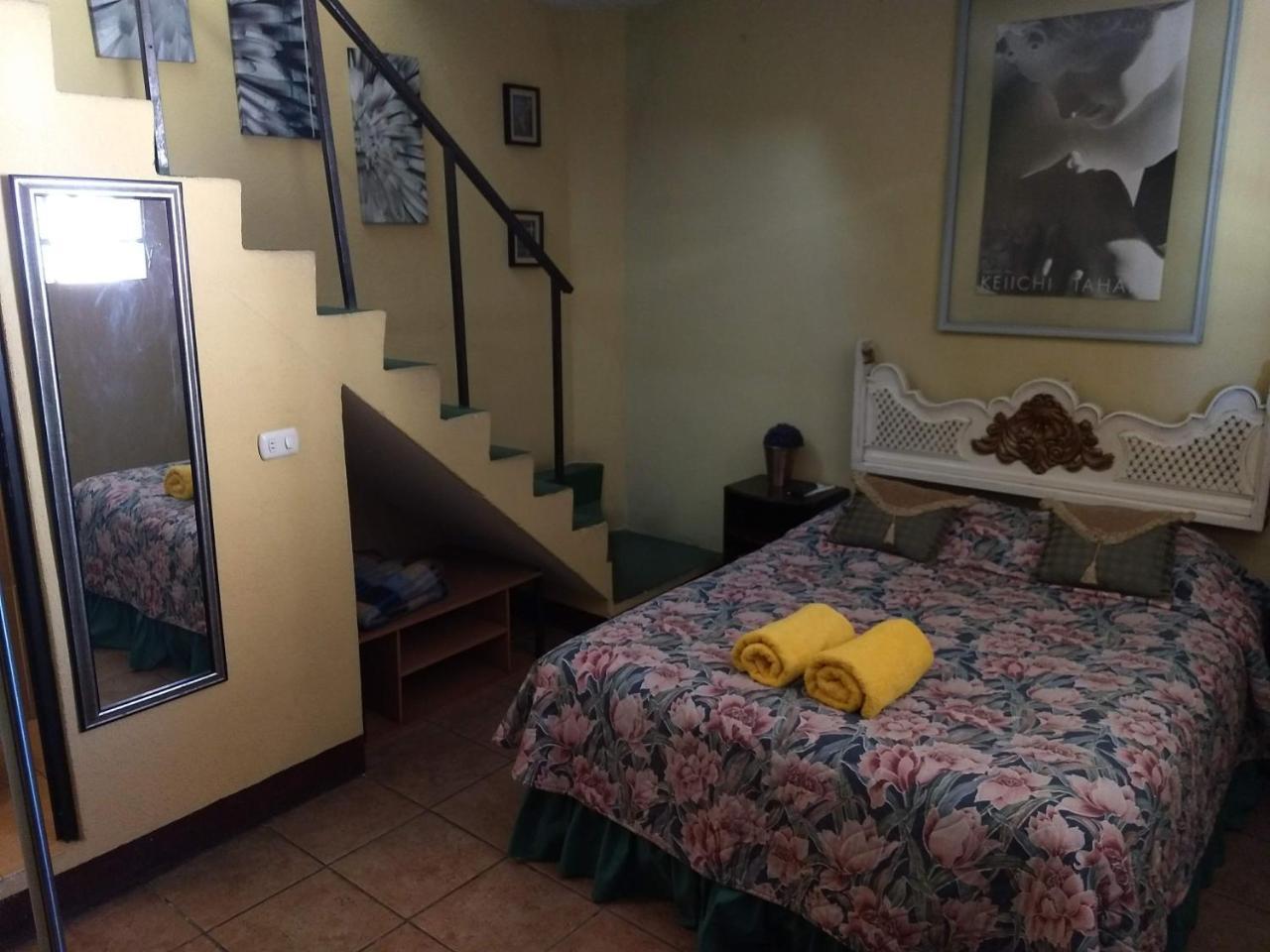 לינה וארוחת בוקר גואטמלה Give House מראה חיצוני תמונה